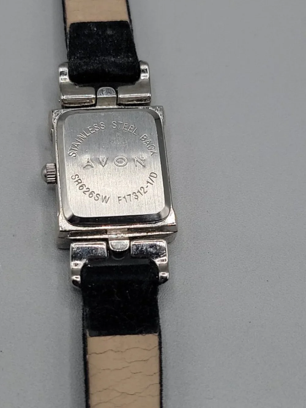 Vintage Avon Crystal Rhinestone Ladies Quartz Watch 7.5